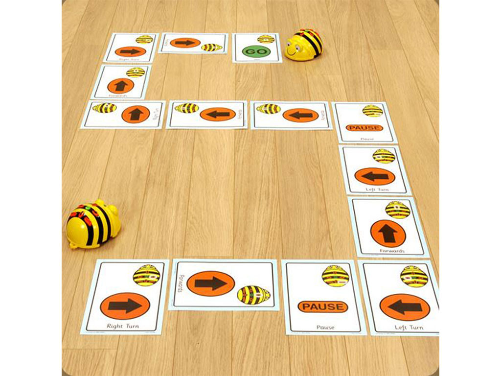 Déplacement des robots Bee-Bot avec les cartes séquentielles